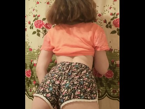 ❤️ Тачаангуй залуу бяцхан хүүхэн камер дээр шорт тайлж байна Зовх видео манайд ❤