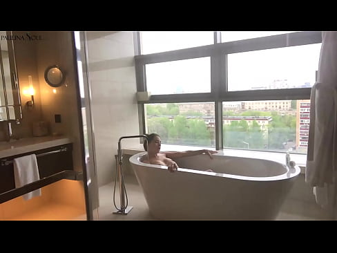 ❤️ Асар бяцхан хүүгийн хүсэл тэмүүлэлтэйгээр jerking унтраах түүний Pussy нь угаалгын өрөөнд Зовх видео манайд ❤